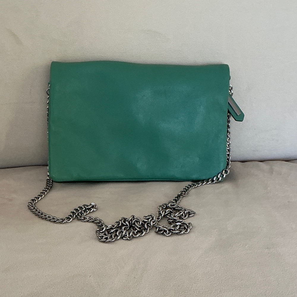 Chic Green Crossbody Bag with Chain Strap